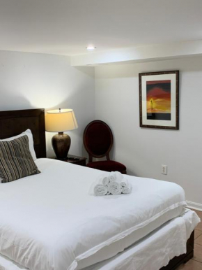 Renovated English Basement 2bdrm Home near METRO, Washington